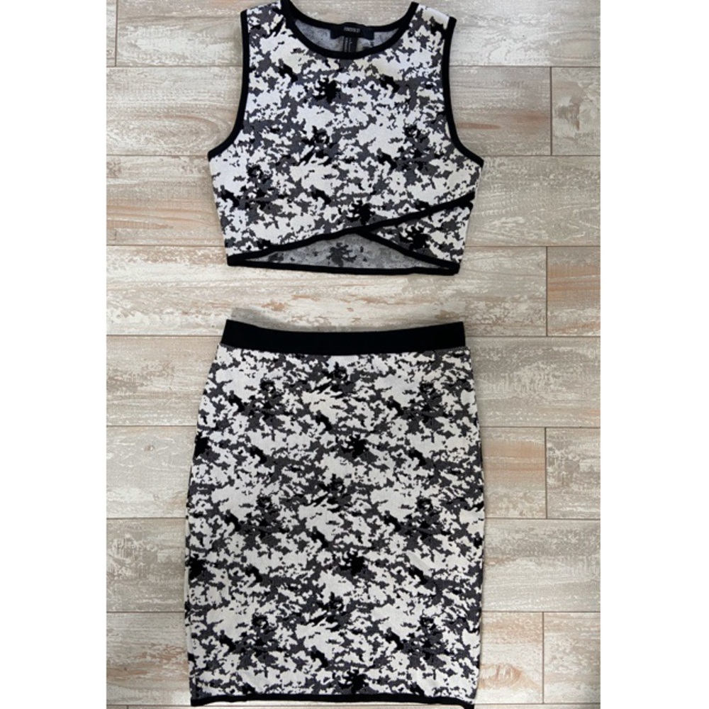 crop top/pencil skirt set